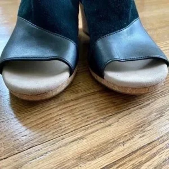 NWT Clarks Two-Tone Lafley Wave Leather Black Wedge Size 9.5 - Picture 3 of 8